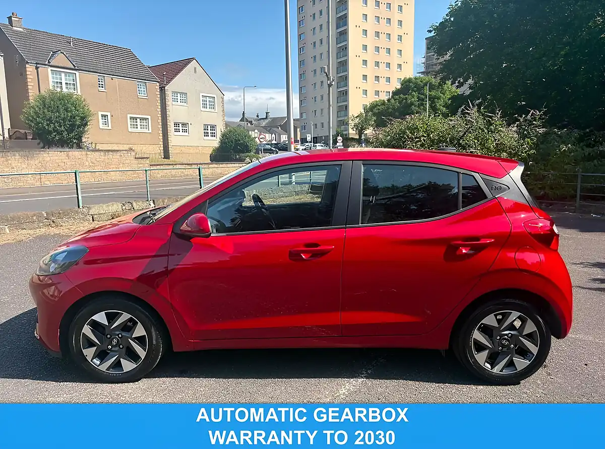 Used 2025 Hyundai I10 Advance Red - Front View