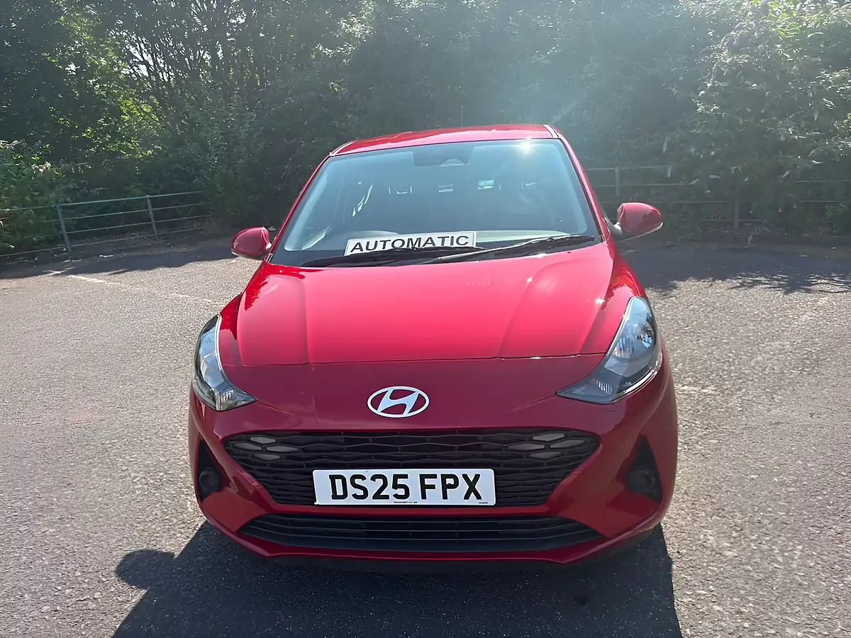Used 2025 Hyundai I10 Advance Red - Interior and Exterior details 10
