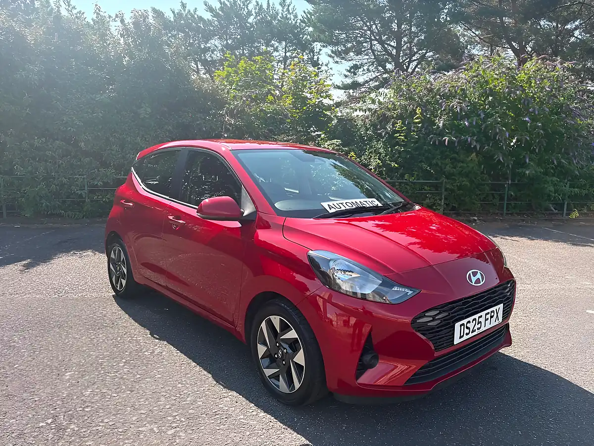 Used 2025 Hyundai I10 Advance Red - Interior and Exterior details 12