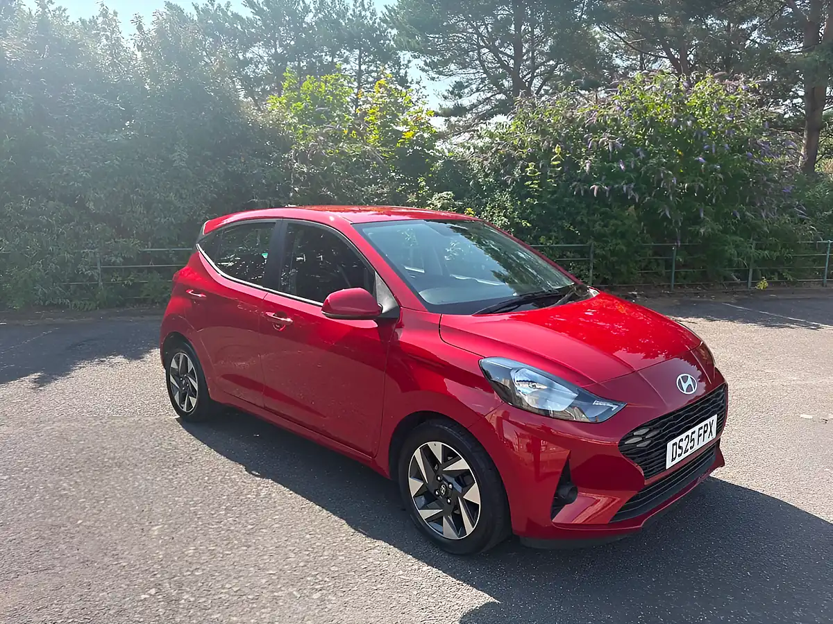 Used 2025 Hyundai I10 Advance Red - Interior and Exterior details 4