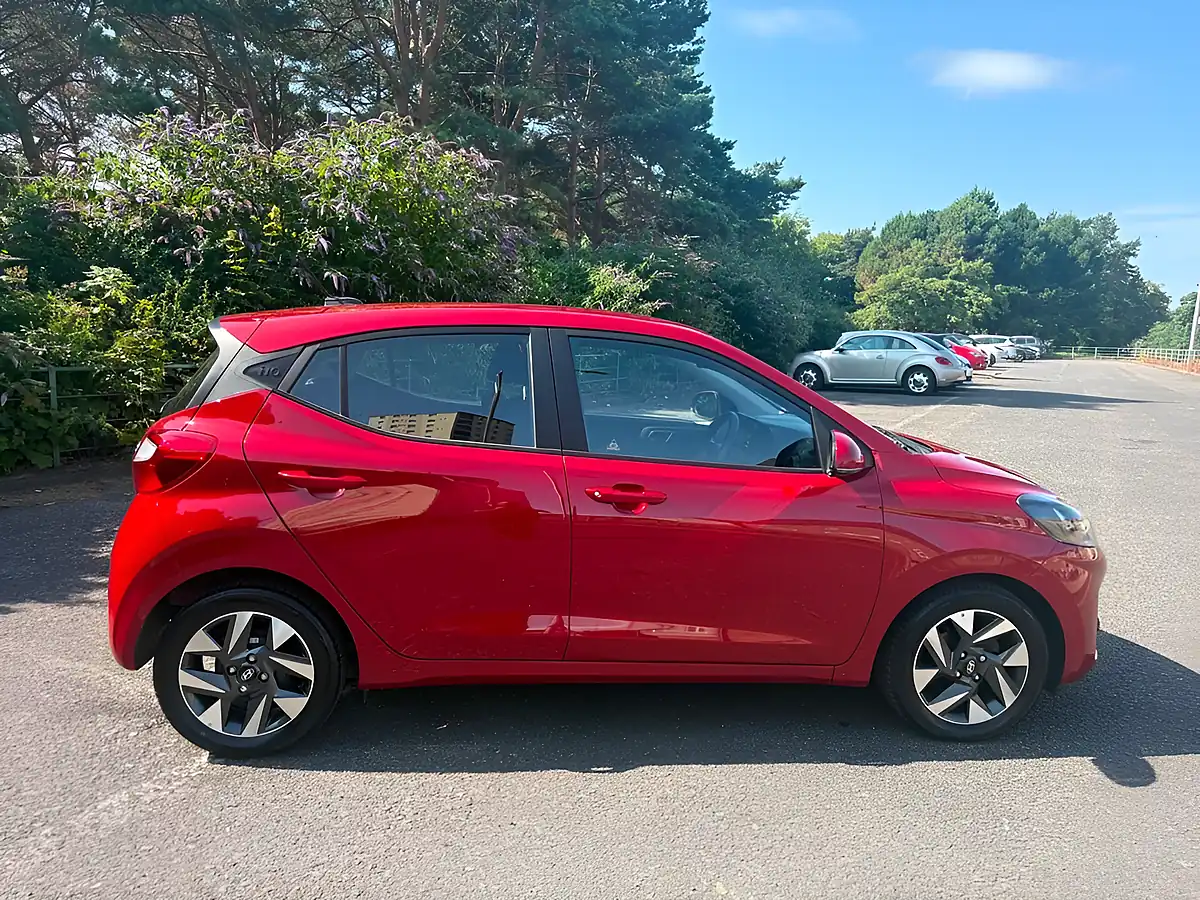 Used 2025 Hyundai I10 Advance Red - Interior and Exterior details 5
