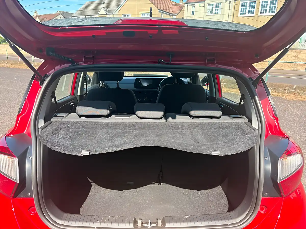 Used 2025 Hyundai I10 Advance Red - Interior and Exterior details 6