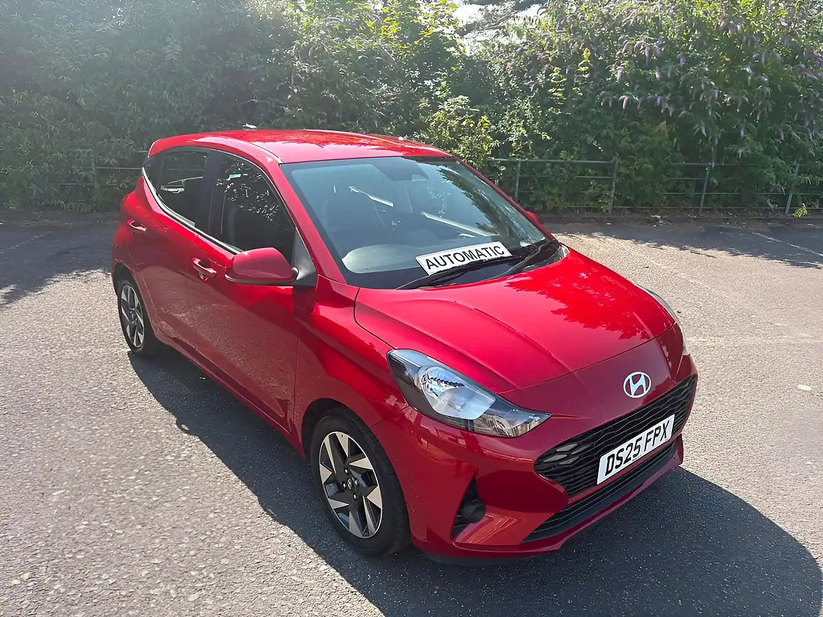 Used 2025 Hyundai I10 Advance Red - Interior and Exterior details 8