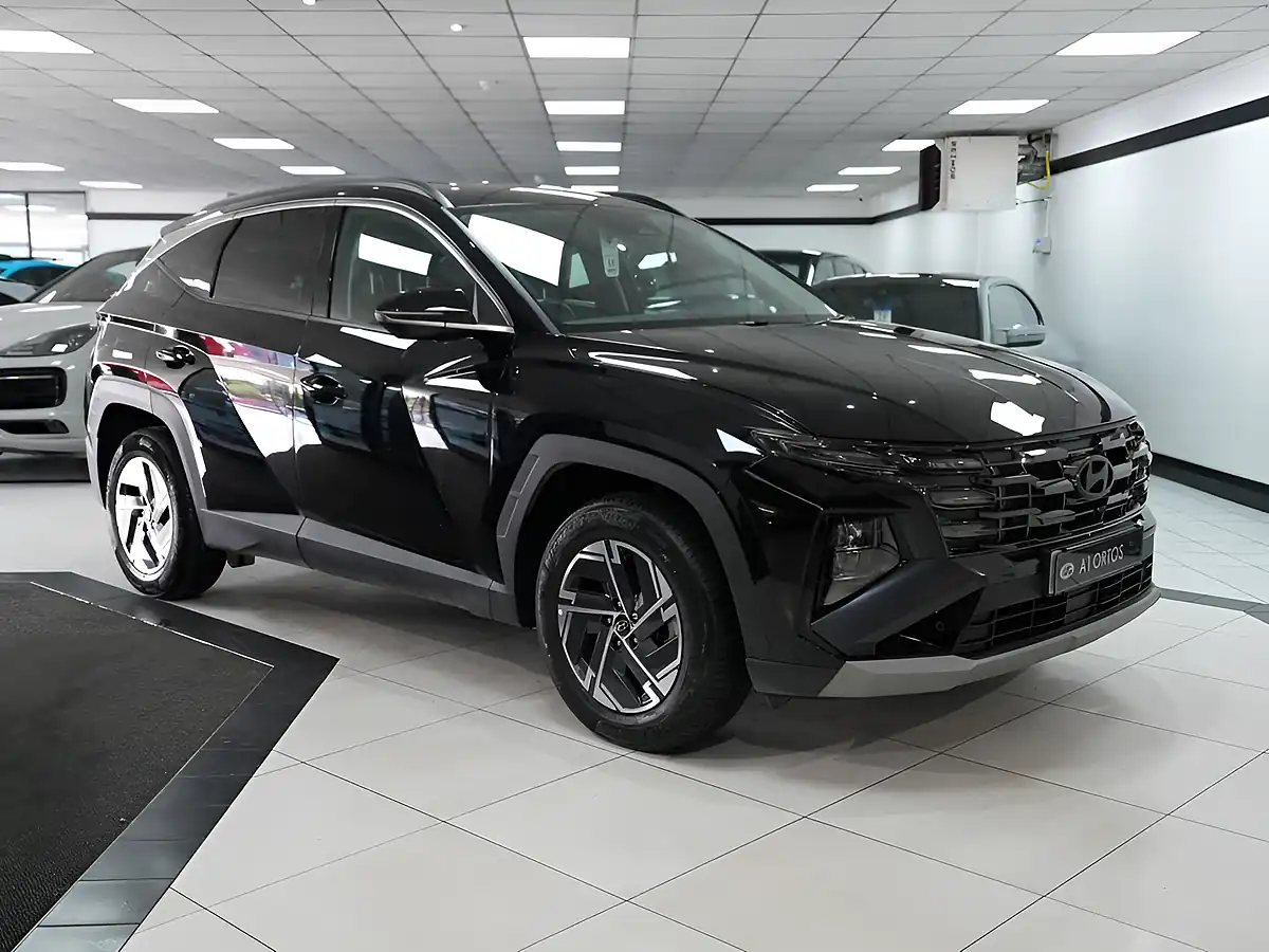 Used 2025 Hyundai Tucson Advance Abyss Black - Front View