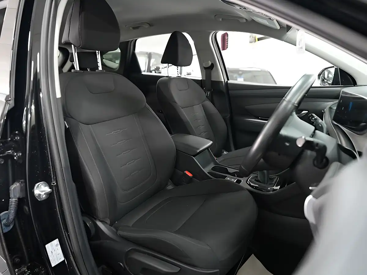 Used 2025 Hyundai Tucson Advance Abyss Black - Interior and Exterior details 11