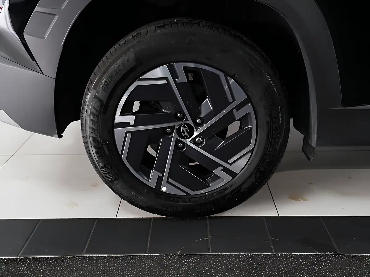 Used 2025 Hyundai Tucson Advance Abyss Black - Interior and Exterior details 12