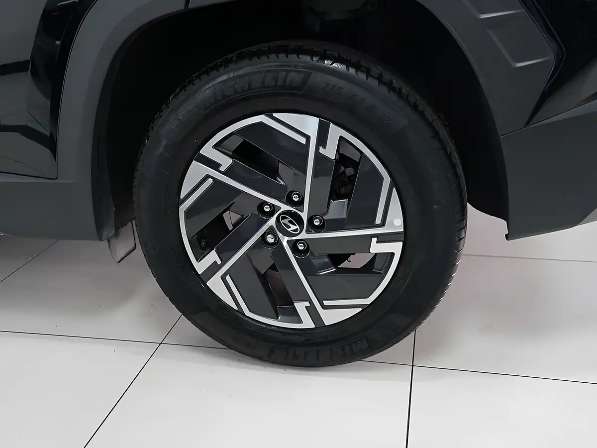 Used 2025 Hyundai Tucson Advance Abyss Black - Interior and Exterior details 13