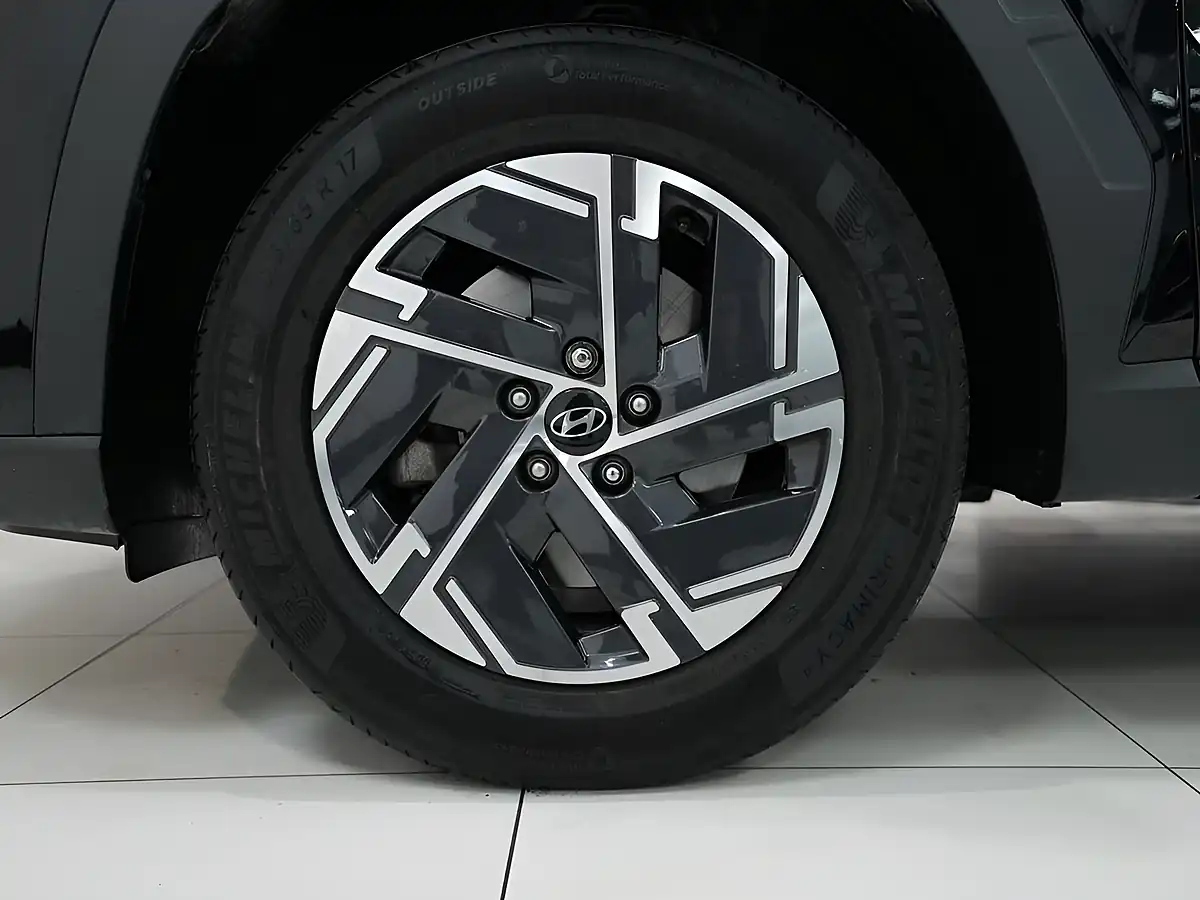 Used 2025 Hyundai Tucson Advance Abyss Black - Interior and Exterior details 4
