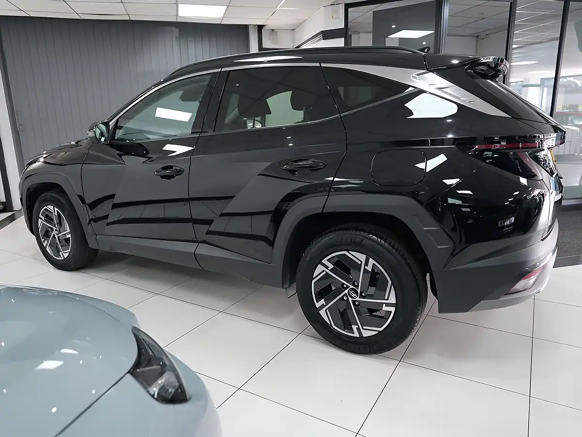Used 2025 Hyundai Tucson Advance Abyss Black - Interior and Exterior details 5