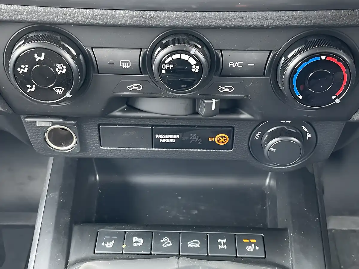 Used 2025 Isuzu D-Max DL20 Black - Interior and Exterior details 20