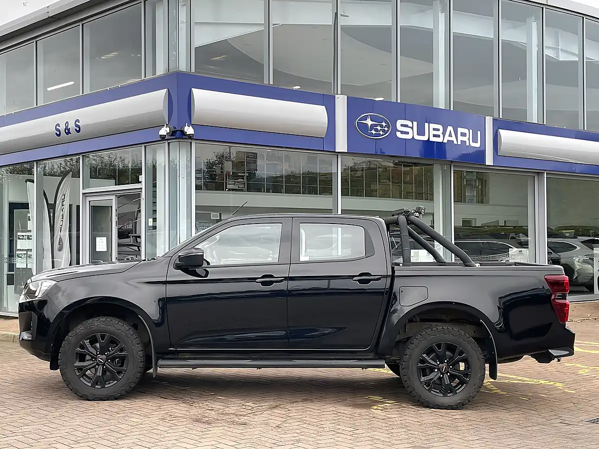 Used 2025 Isuzu D-Max DL20 Black - Interior and Exterior details 8