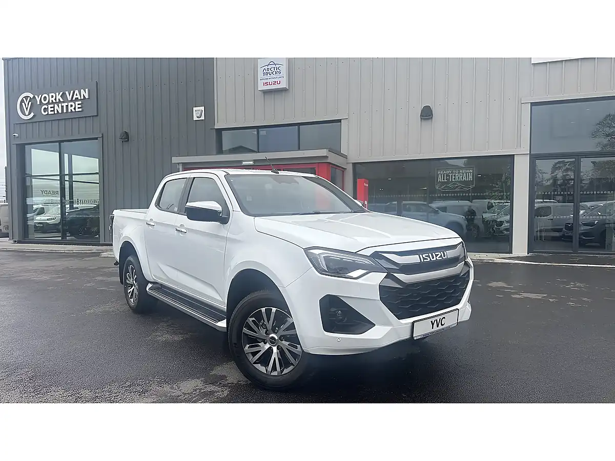 Used 2025 Isuzu D-Max DL40 D/C Splash White - Front View