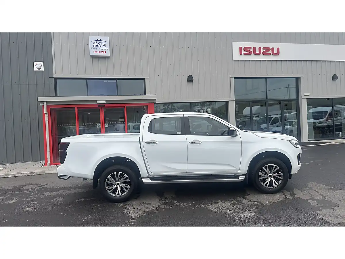 Used 2025 Isuzu D-Max DL40 D/C Splash White - Interior and Exterior details 4
