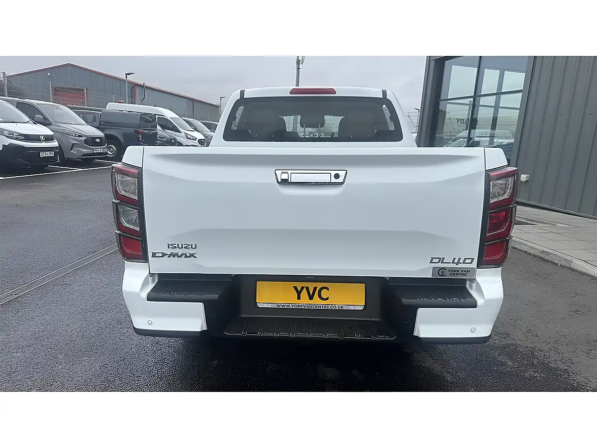 Used 2025 Isuzu D-Max DL40 D/C Splash White - Interior and Exterior details 7