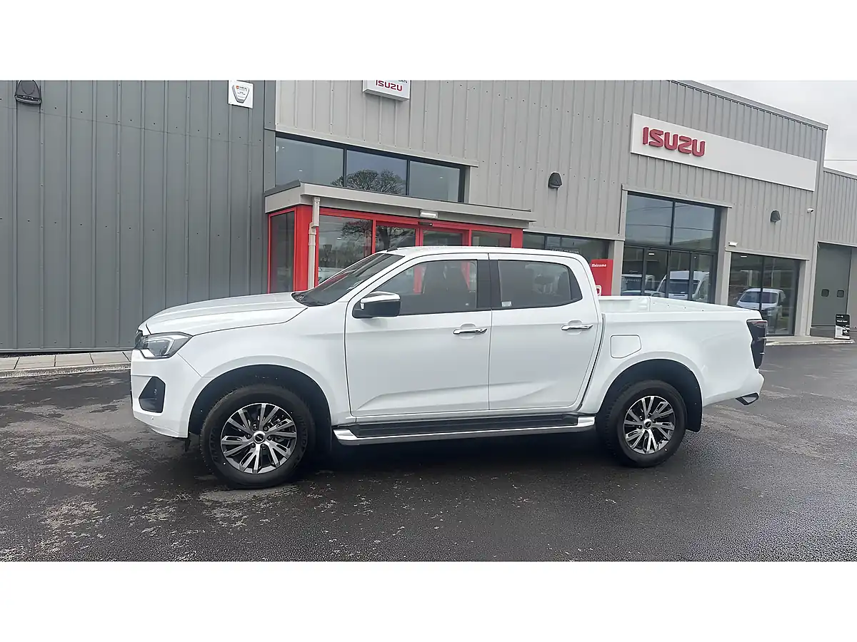 Used 2025 Isuzu D-Max DL40 D/C Splash White - Interior and Exterior details 8