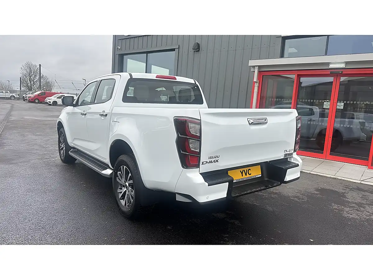 Used 2025 Isuzu D-Max DL40 D/C Splash White - Interior and Exterior details 9