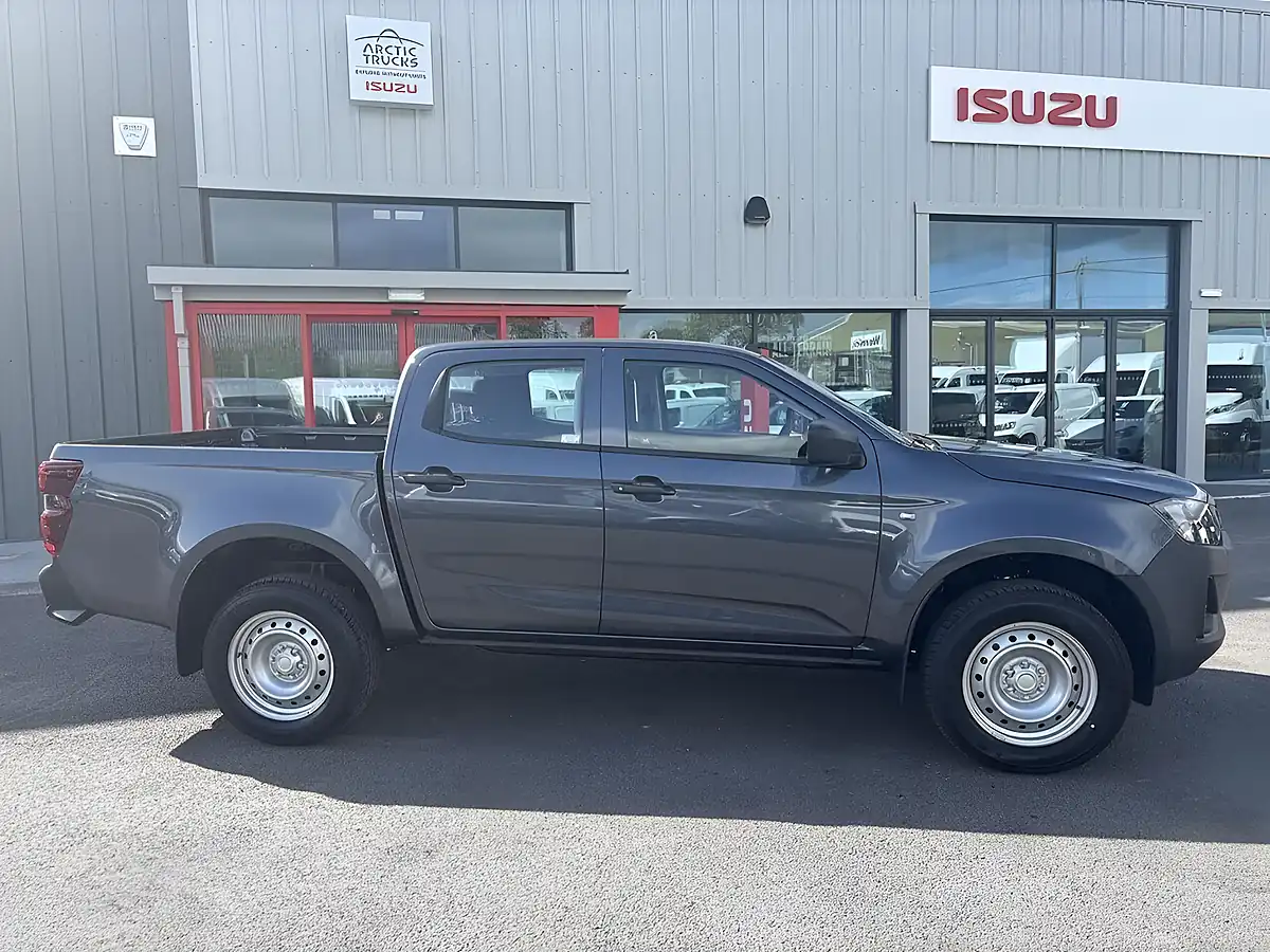 Used 2025 Isuzu D-Max Utility D/C Obsidian Grey - Interior and Exterior details 5