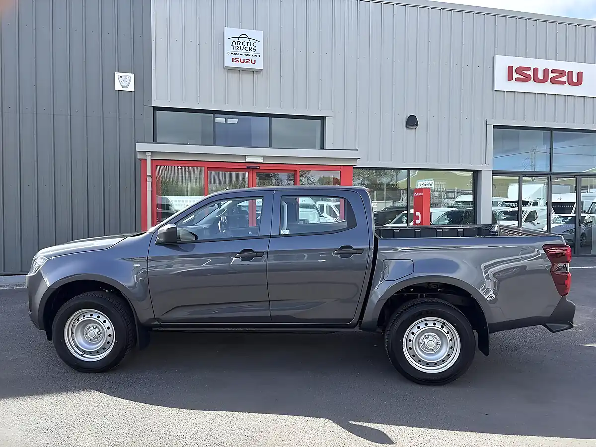 Used 2025 Isuzu D-Max Utility D/C Obsidian Grey - Interior and Exterior details 8
