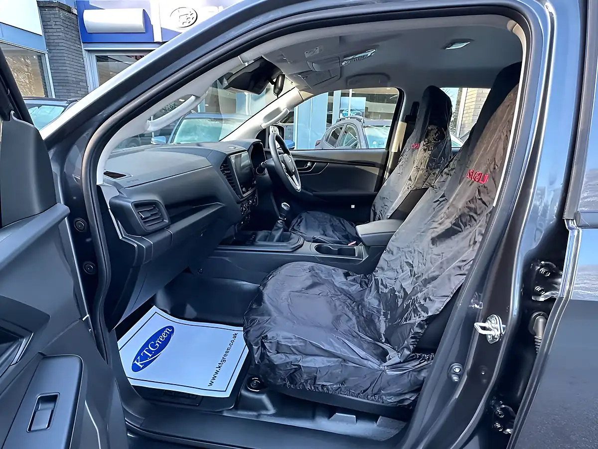 Used 2025 Isuzu D-Max Utility Diff Lock Obsidian Grey - Interior and Exterior details 11