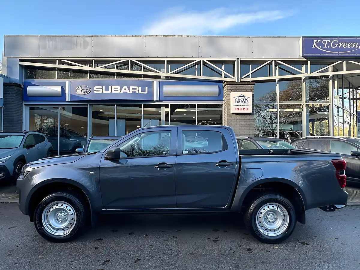 Used 2025 Isuzu D-Max Utility Diff Lock Obsidian Grey - Interior and Exterior details 2