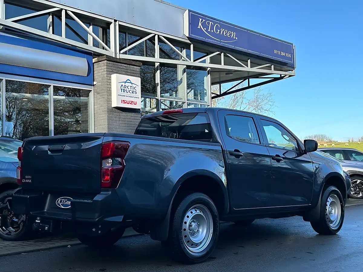 Used 2025 Isuzu D-Max Utility Diff Lock Obsidian Grey - Interior and Exterior details 4