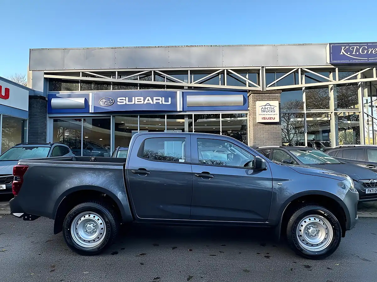 Used 2025 Isuzu D-Max Utility Diff Lock Obsidian Grey - Interior and Exterior details 5