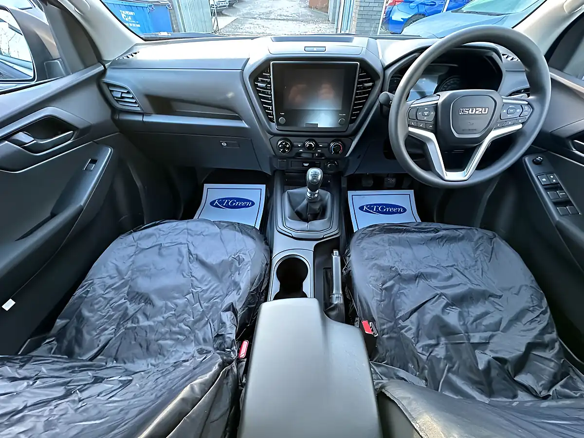 Used 2025 Isuzu D-Max Utility Diff Lock Obsidian Grey - Interior and Exterior details 9