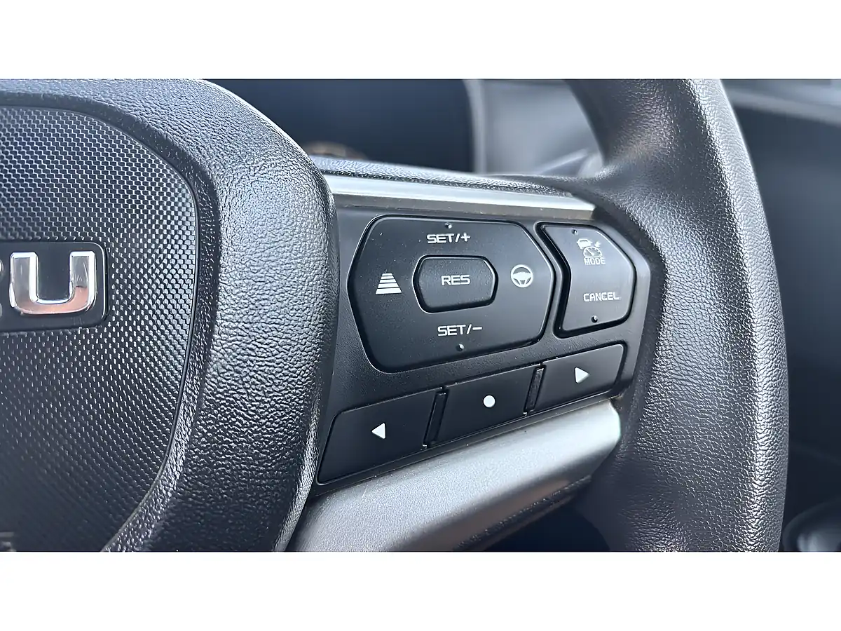 Used 2025 Isuzu D-Max Utility Diff Lock White - Interior and Exterior details 10