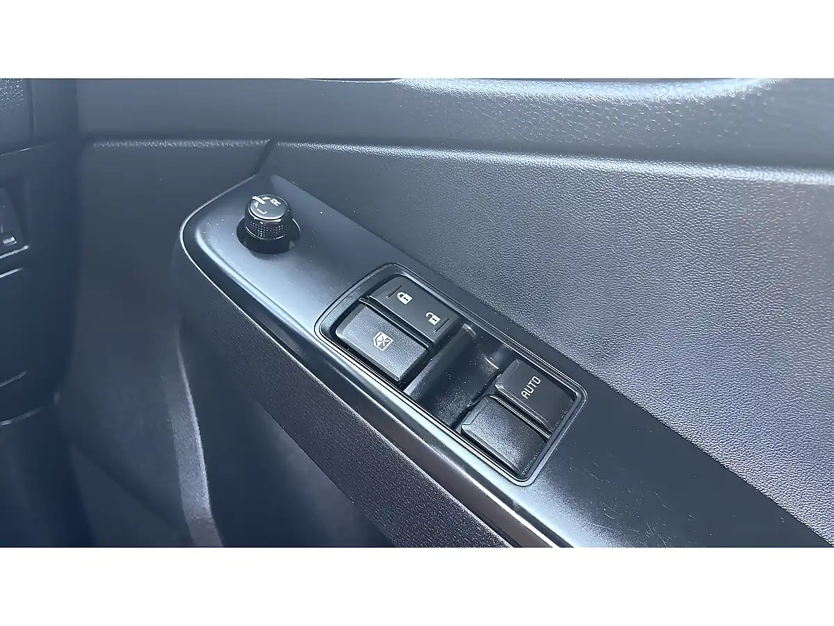 Used 2025 Isuzu D-Max Utility Diff Lock White - Interior and Exterior details 11