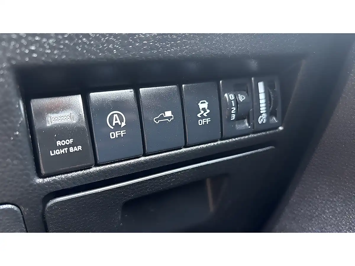Used 2025 Isuzu D-Max Utility Diff Lock White - Interior and Exterior details 12