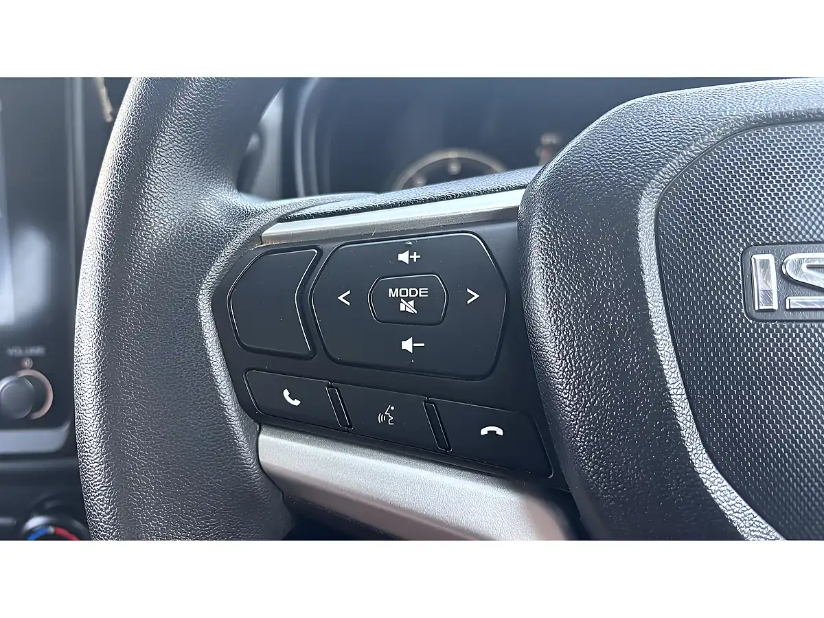 Used 2025 Isuzu D-Max Utility Diff Lock White - Interior and Exterior details 13