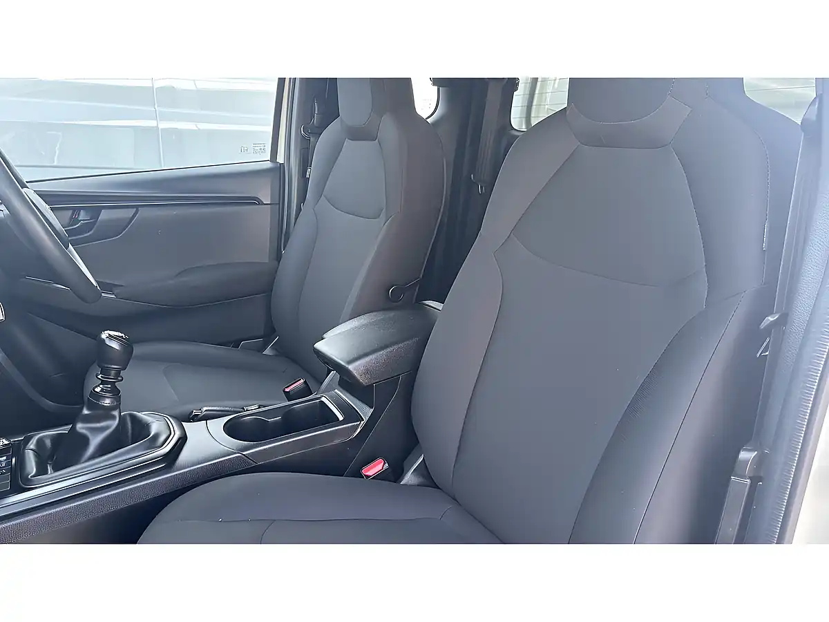 Used 2025 Isuzu D-Max Utility Diff Lock White - Interior and Exterior details 16