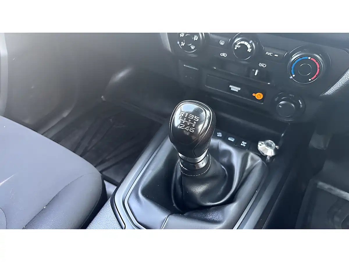 Used 2025 Isuzu D-Max Utility Diff Lock White - Interior and Exterior details 18