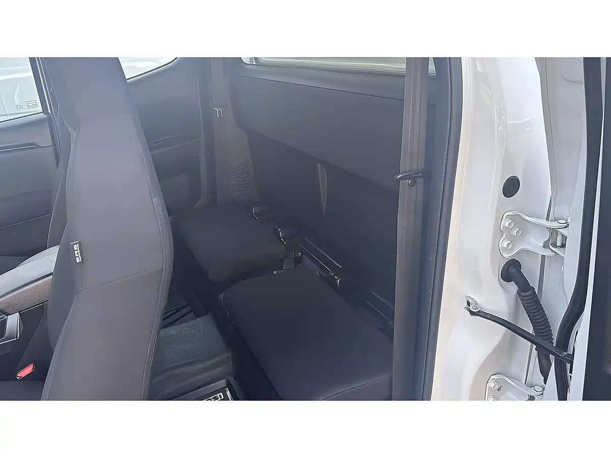 Used 2025 Isuzu D-Max Utility Diff Lock White - Interior and Exterior details 2