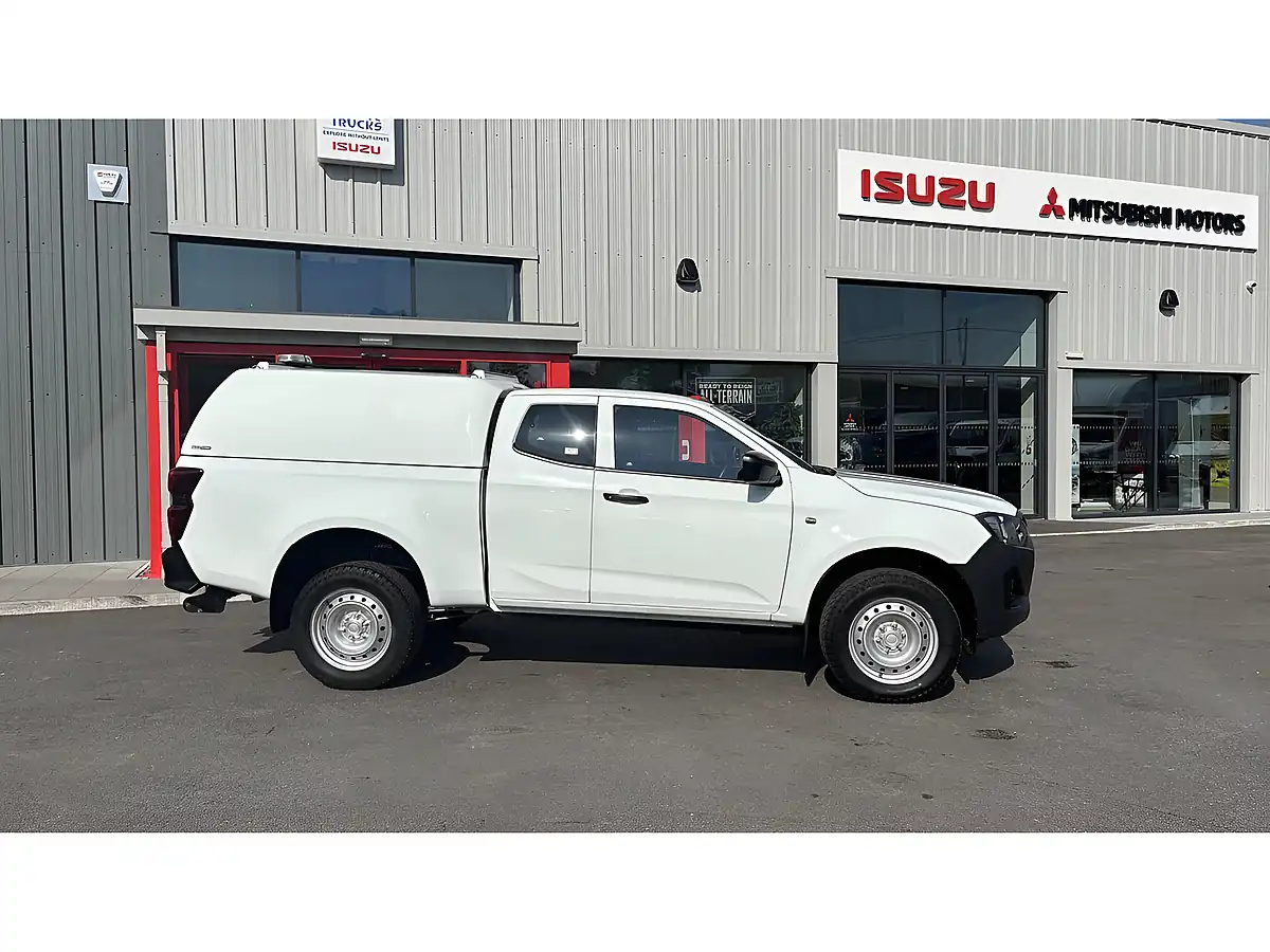 Used 2025 Isuzu D-Max Utility Diff Lock White - Interior and Exterior details 6