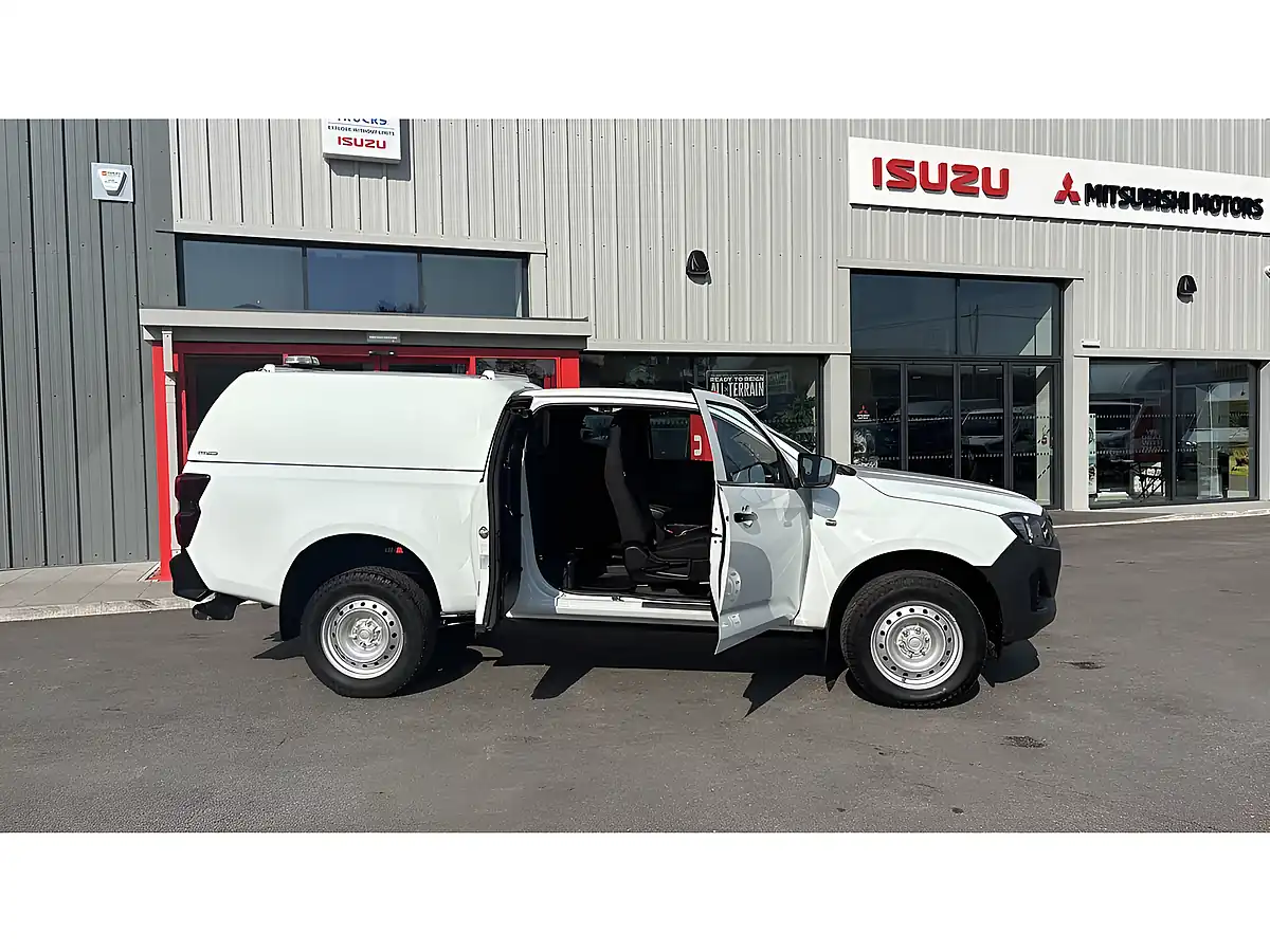 Used 2025 Isuzu D-Max Utility Diff Lock White - Interior and Exterior details 9
