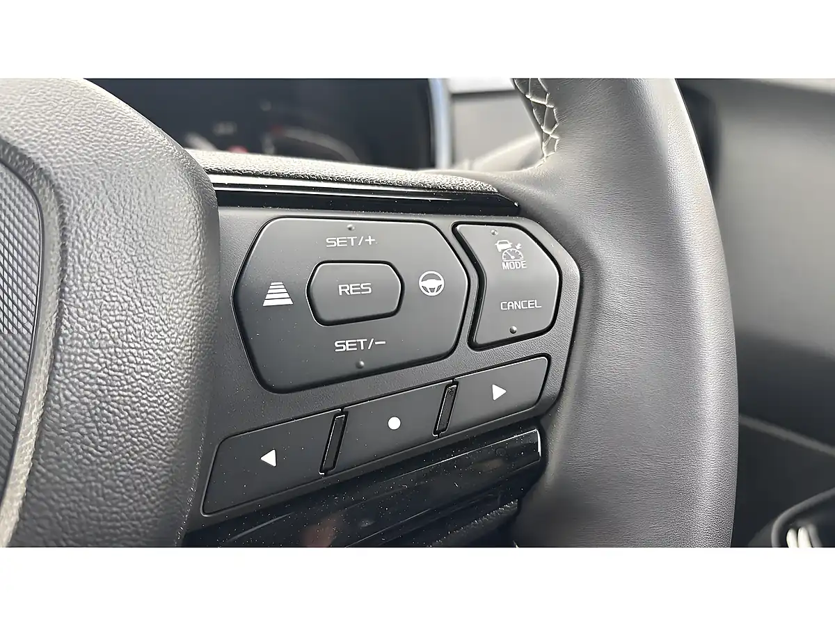 Used 2025 Isuzu D-Max V-Cross Commercial Red - Interior and Exterior details 18