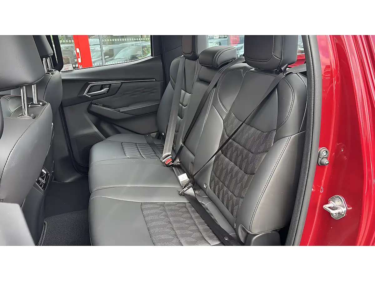 Used 2025 Isuzu D-Max V-Cross D/C Red Spinal Mica - Interior and Exterior details 10