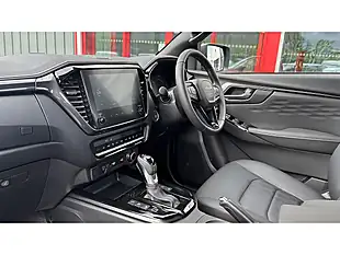 Used 2025 Isuzu D-Max V-Cross D/C Red Spinal Mica - Interior and Exterior details 2