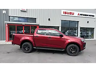Used 2025 Isuzu D-Max V-Cross D/C Red Spinal Mica - Interior and Exterior details 5