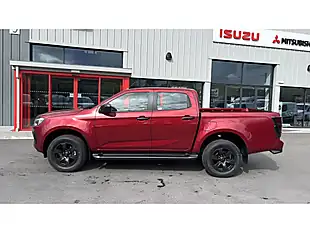 Used 2025 Isuzu D-Max V-Cross D/C Red Spinal Mica - Interior and Exterior details 8