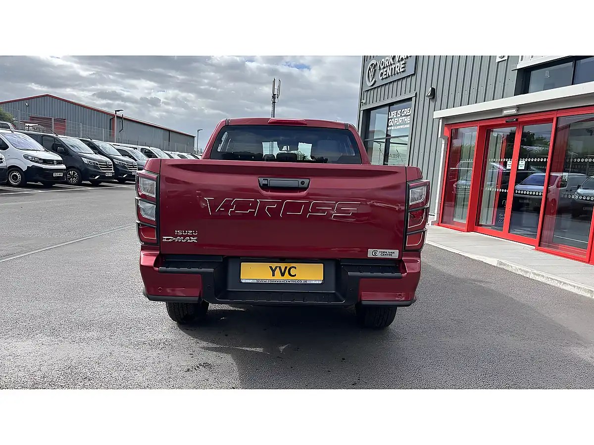 Used 2025 Isuzu D-Max V-Cross D/C Red Spinal Mica - Interior and Exterior details 9
