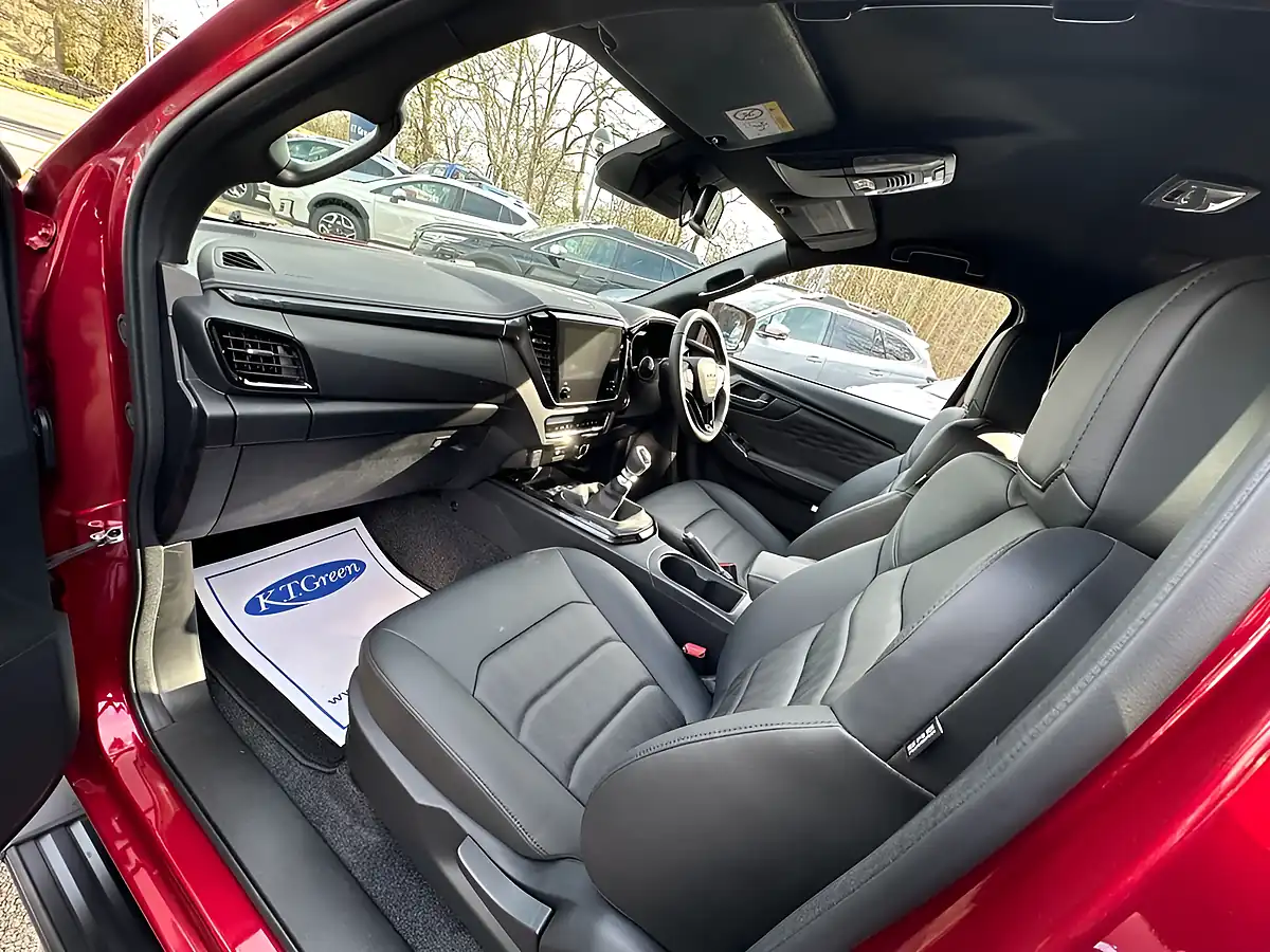 Used 2025 Isuzu D-Max V-Cross Spinel Red - Interior and Exterior details 10