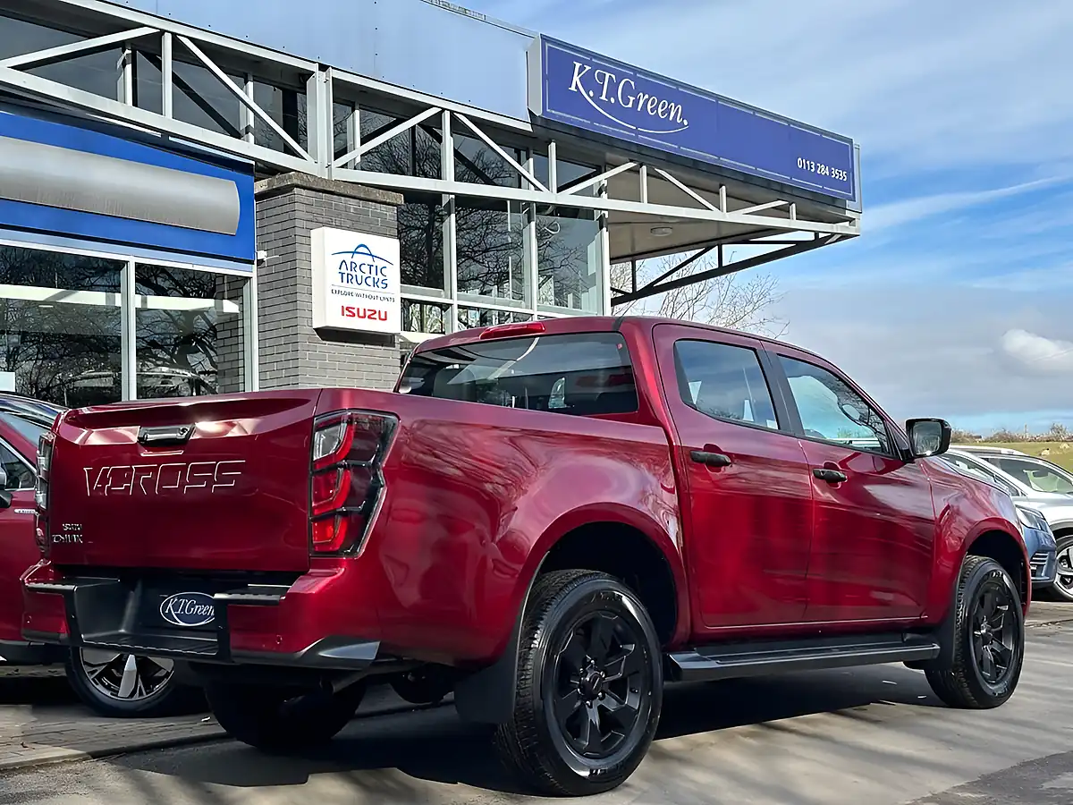 Used 2025 Isuzu D-Max V-Cross Spinel Red - Interior and Exterior details 4