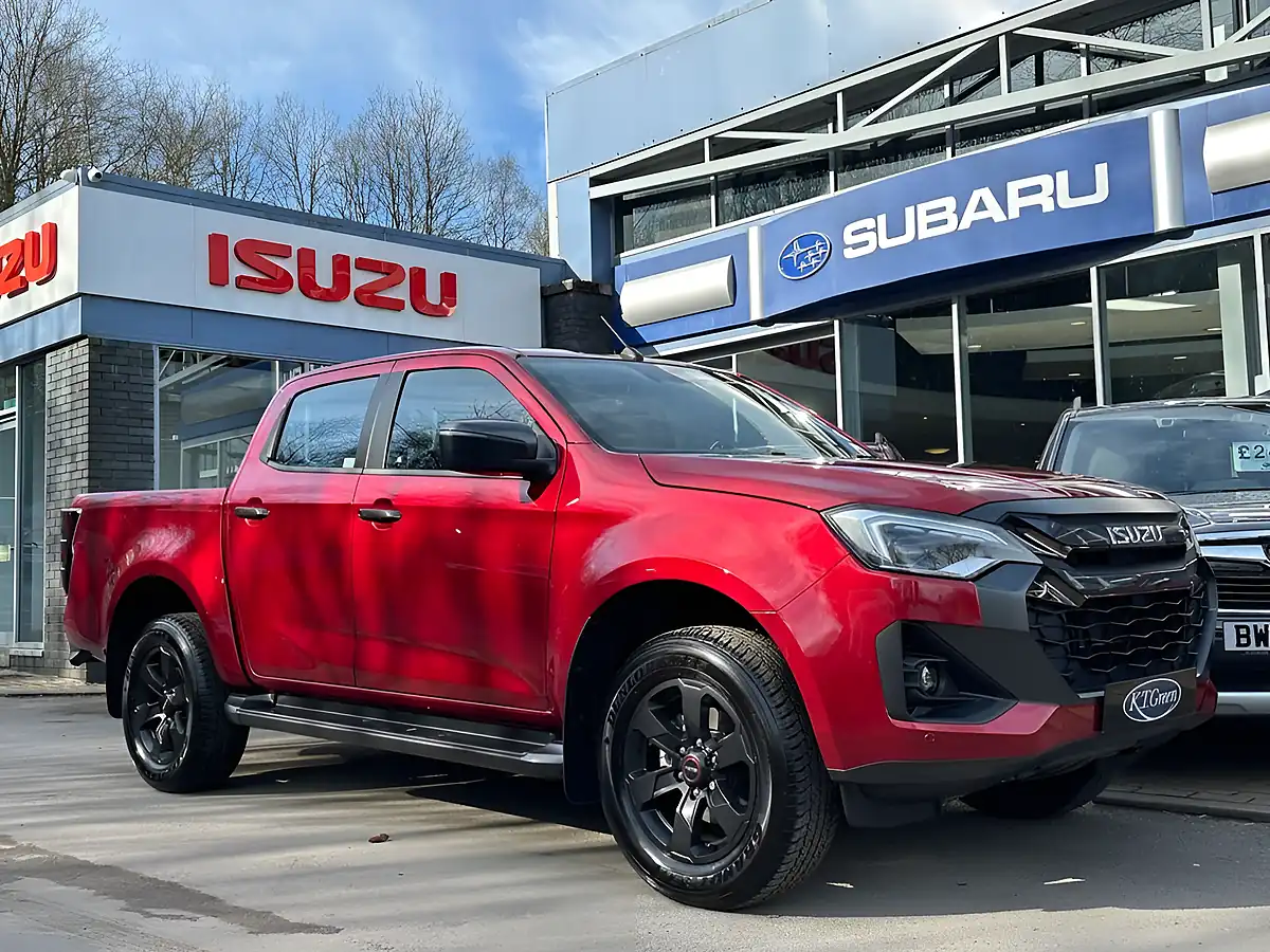 Used 2025 Isuzu D-Max V-Cross Spinel Red - Interior and Exterior details 6