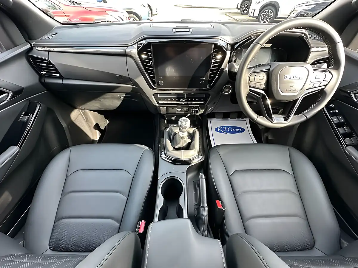 Used 2025 Isuzu D-Max V-Cross Spinel Red - Interior and Exterior details 9