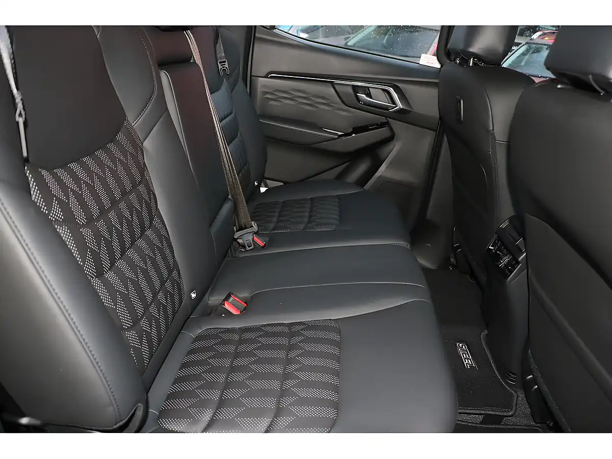 Used 2025 Isuzu D-Max V-Cross Steel Edition Grey - Interior and Exterior details 13