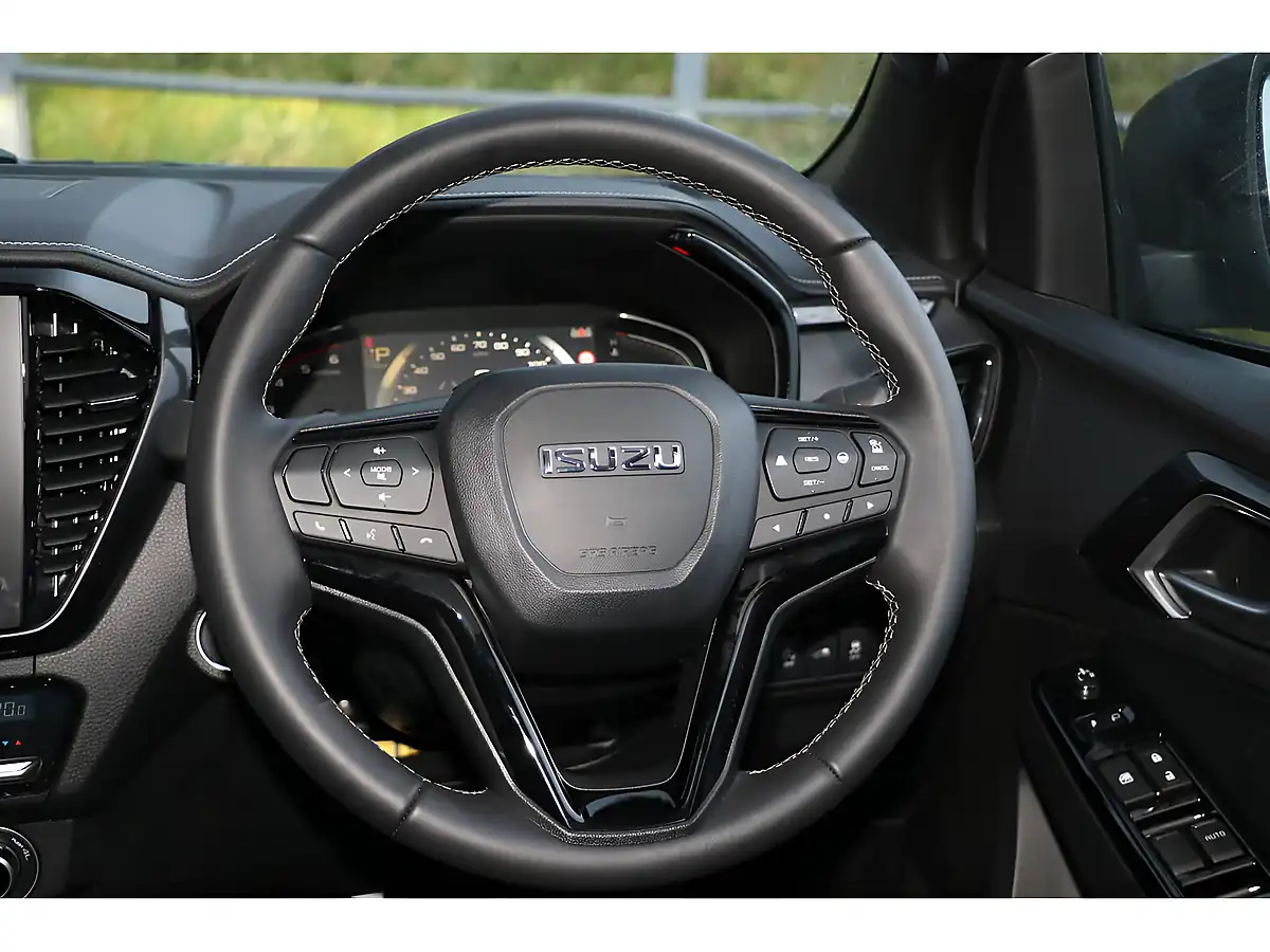 Used 2025 Isuzu D-Max V-Cross Steel Edition Grey - Interior and Exterior details 15
