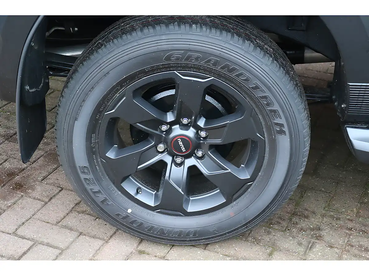 Used 2025 Isuzu D-Max V-Cross Steel Edition Grey - Interior and Exterior details 7