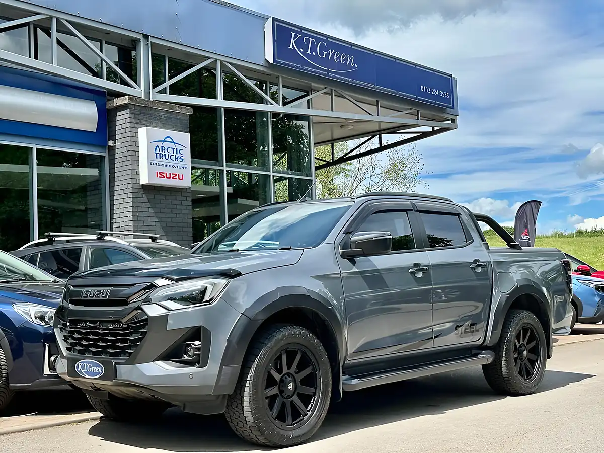 Used 2025 Isuzu D-Max V-Cross Steel Edition Grey - Front View